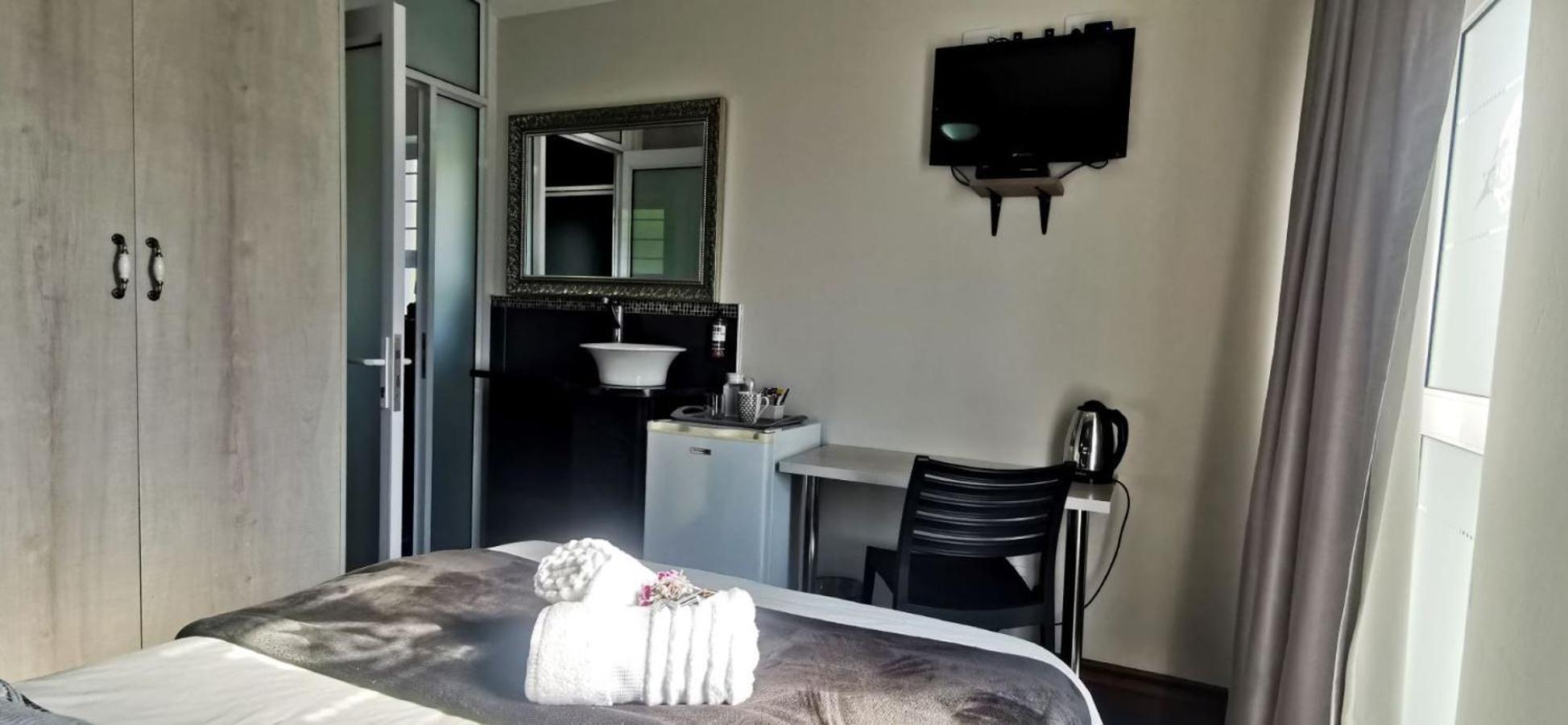 Bokmakierie Gastehuis Emalahleni Pty Ltd ภายนอก รูปภาพ