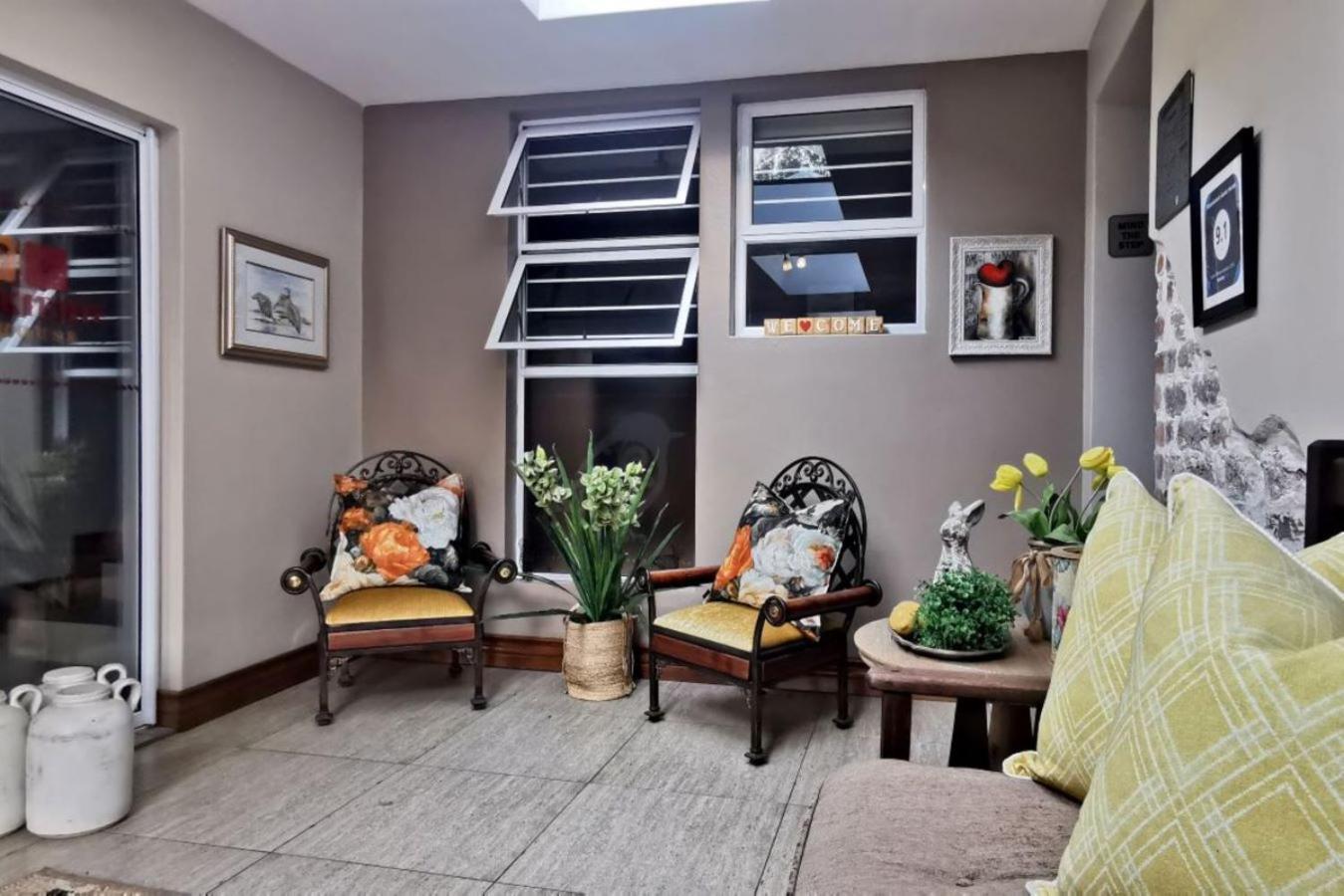 Bokmakierie Gastehuis Emalahleni Pty Ltd ภายนอก รูปภาพ