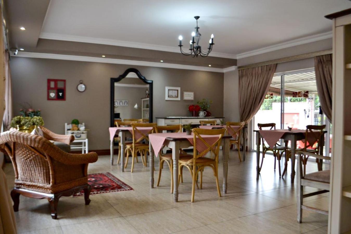 Bokmakierie Gastehuis Emalahleni Pty Ltd ภายนอก รูปภาพ