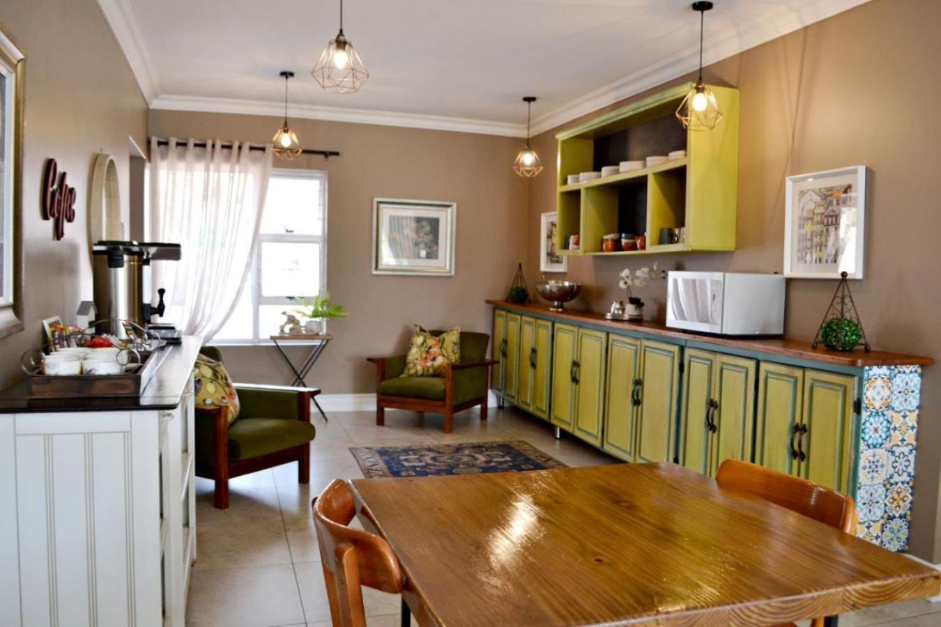Bokmakierie Gastehuis Emalahleni Pty Ltd ภายนอก รูปภาพ