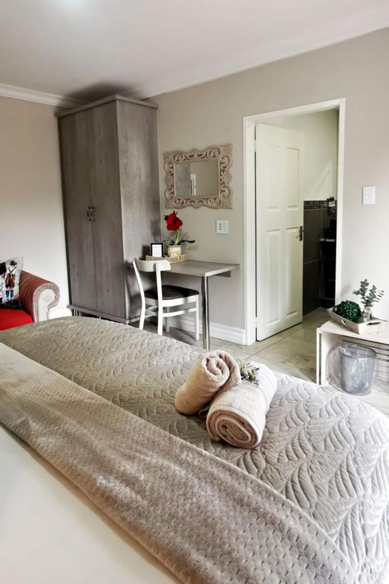Bokmakierie Gastehuis Emalahleni Pty Ltd ภายนอก รูปภาพ