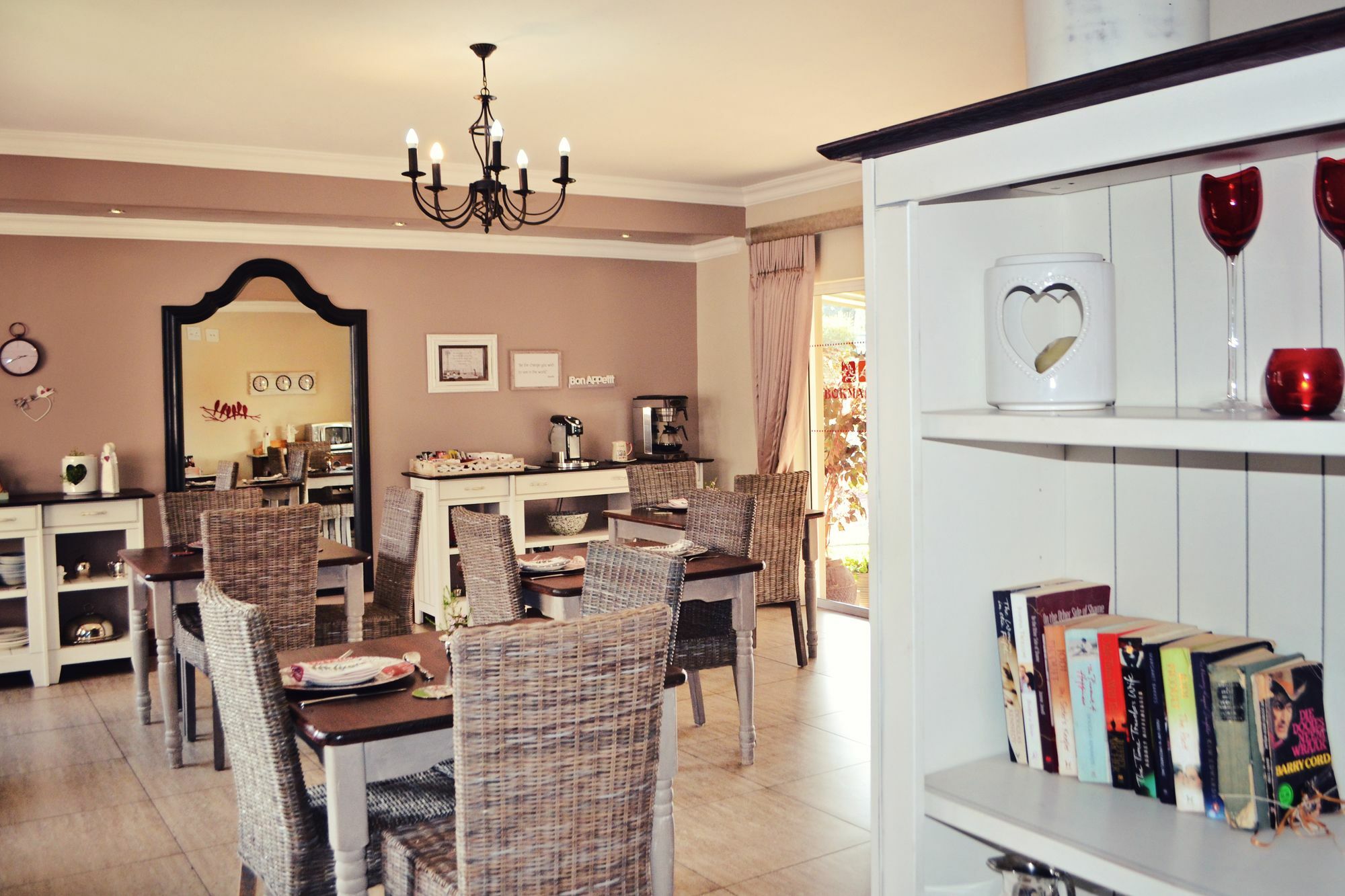 Bokmakierie Gastehuis Emalahleni Pty Ltd ภายนอก รูปภาพ